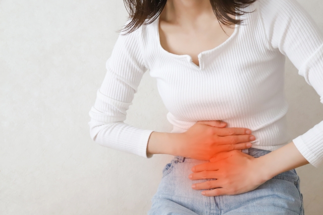 經痛怎麼辦？吃什麼或喝什麼會有幫助？女生必學緩解不適4大招